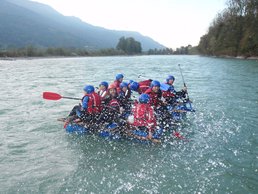 Teamevent Floßbau und Floßfahrt Tagesprogramm zur Teambildung